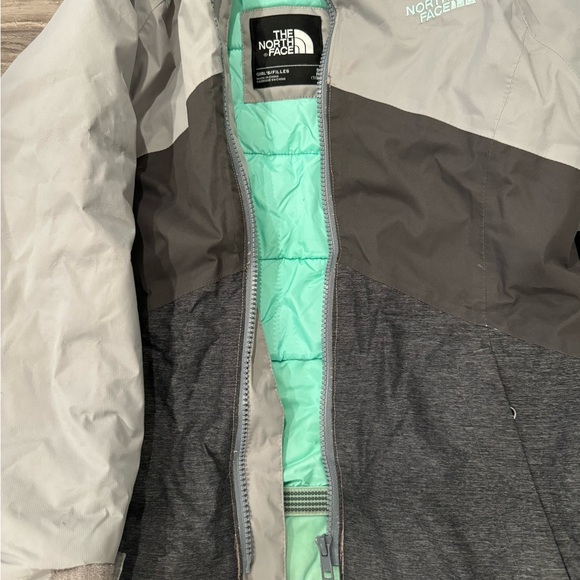 Girls’ North Face Winter Jacket - Picture 4 of 4